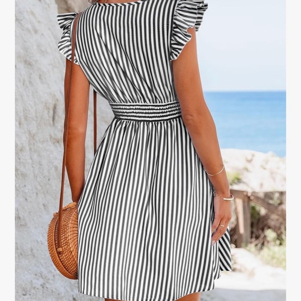 Cupshe Black and White Striped Midi Dress - Picture 2 of 3